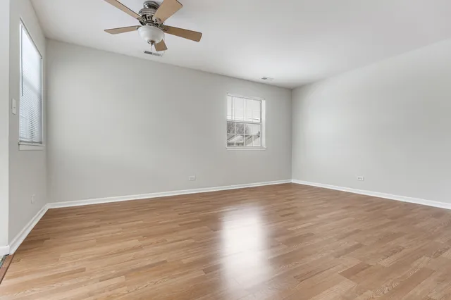 $1,925 | 86 North Victoria Lane, Unit C, Streamwood, IL 60107