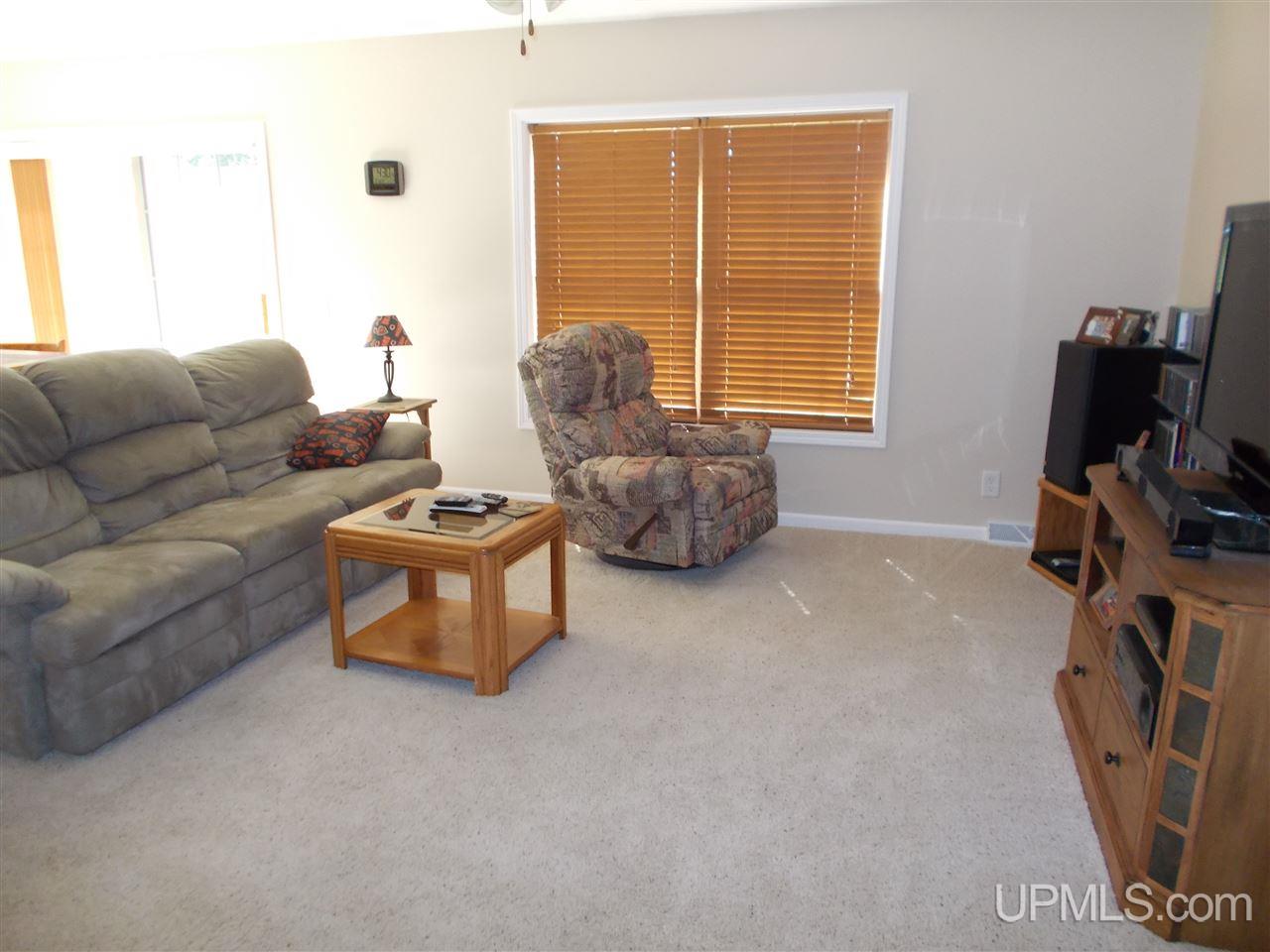 24 Tipperary Road Gladstone, MI 49837 - Photo 6 of 25 Gallery Image 6
