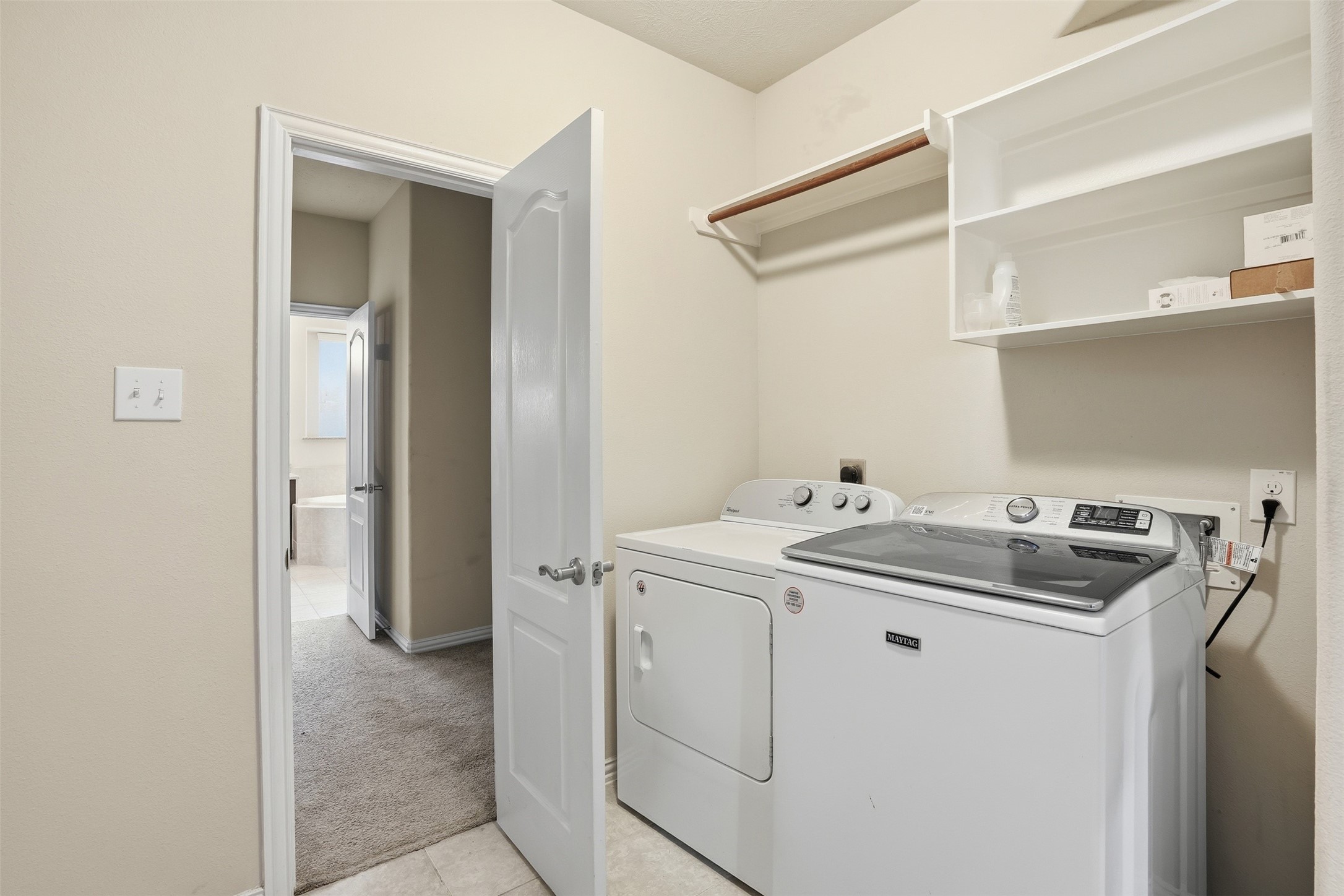 811 River Delta Lane Rosenberg, TX 77469 - Photo 18 of 35 Dedicated laundry room off the second walk-in closet.