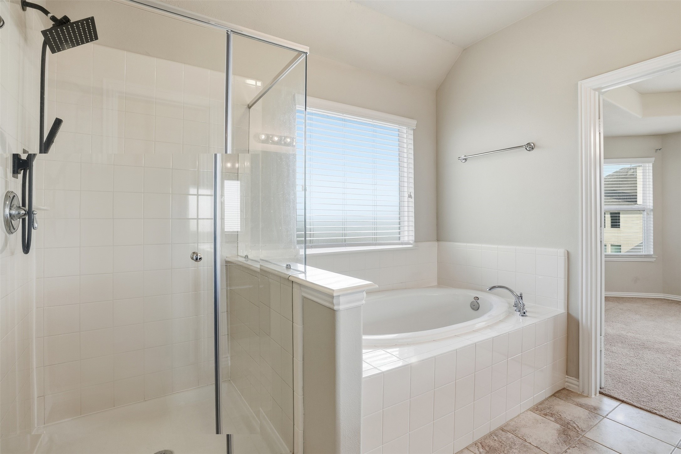 811 River Delta Lane Rosenberg, TX 77469 - Photo 25 of 35 Second primary bathroom offers separate shower and garden tub.
