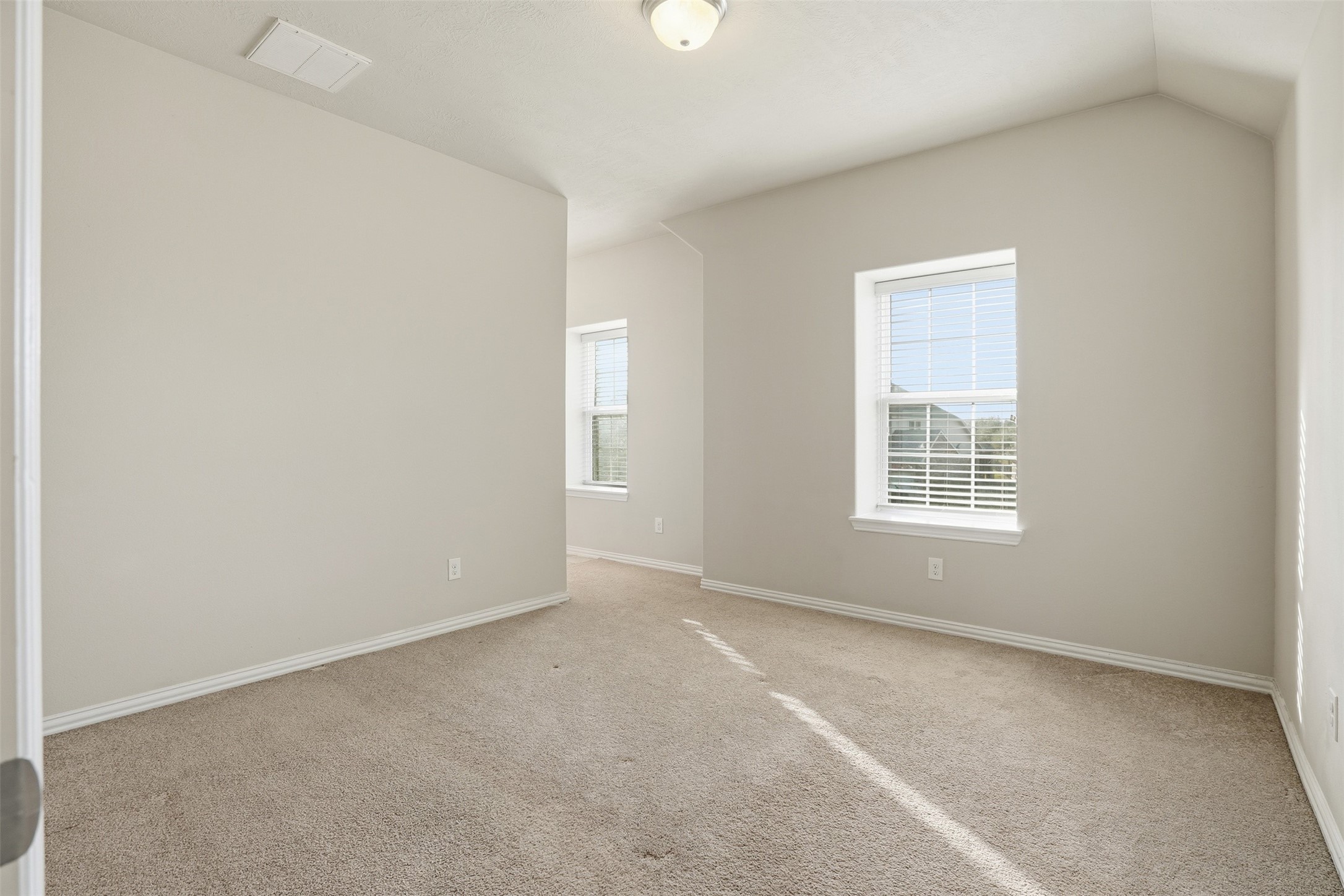 811 River Delta Lane Rosenberg, TX 77469 - Photo 32 of 35 Versatile bedroom suitable for guests or extended use.