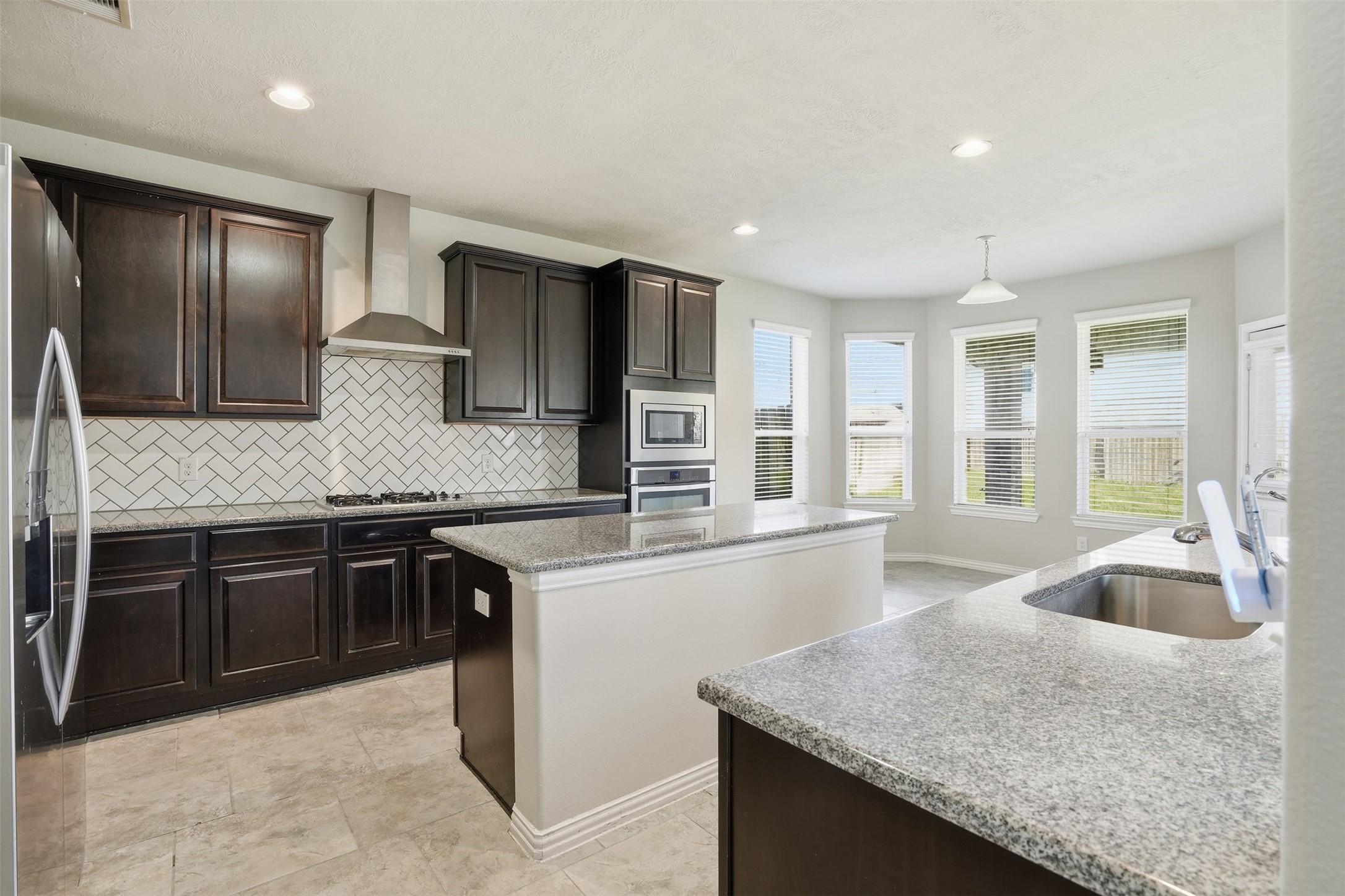 811 River Delta Lane Rosenberg, TX 77469 - Photo 7 of 35 Kitchen featuring granite countertops and ample workspace.