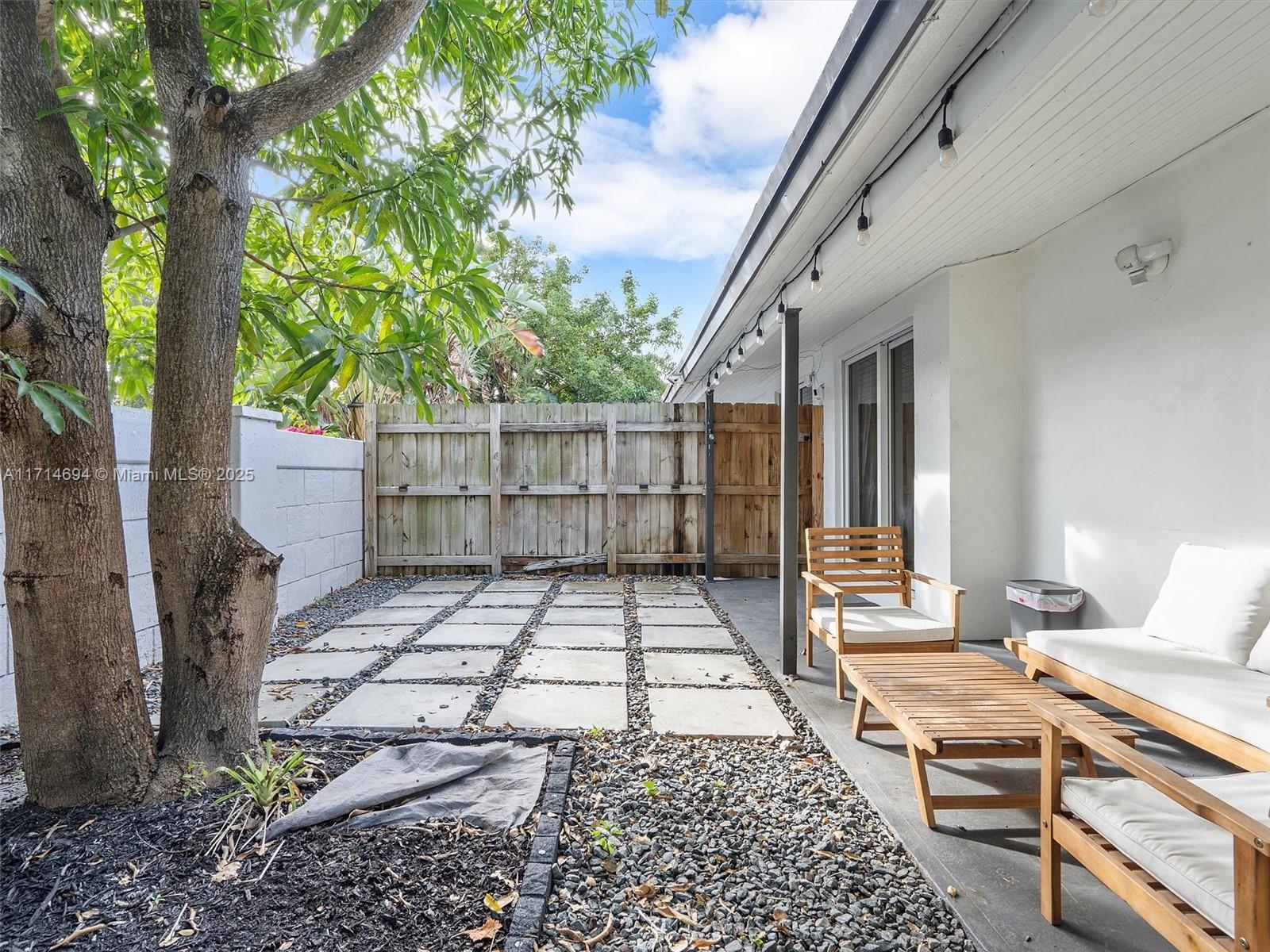 300 Southwest 23rd Street Fort Lauderdale, FL 33315 - Photo 40 of 43 a backyard of a house with lots of green space