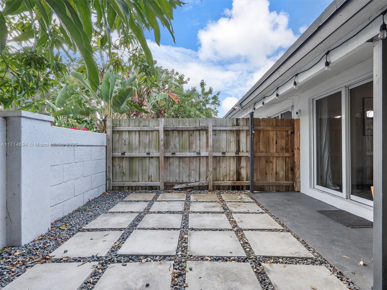 300 Southwest 23rd Street Fort Lauderdale, FL 33315 - Photo 41 of 43 a view of a gate