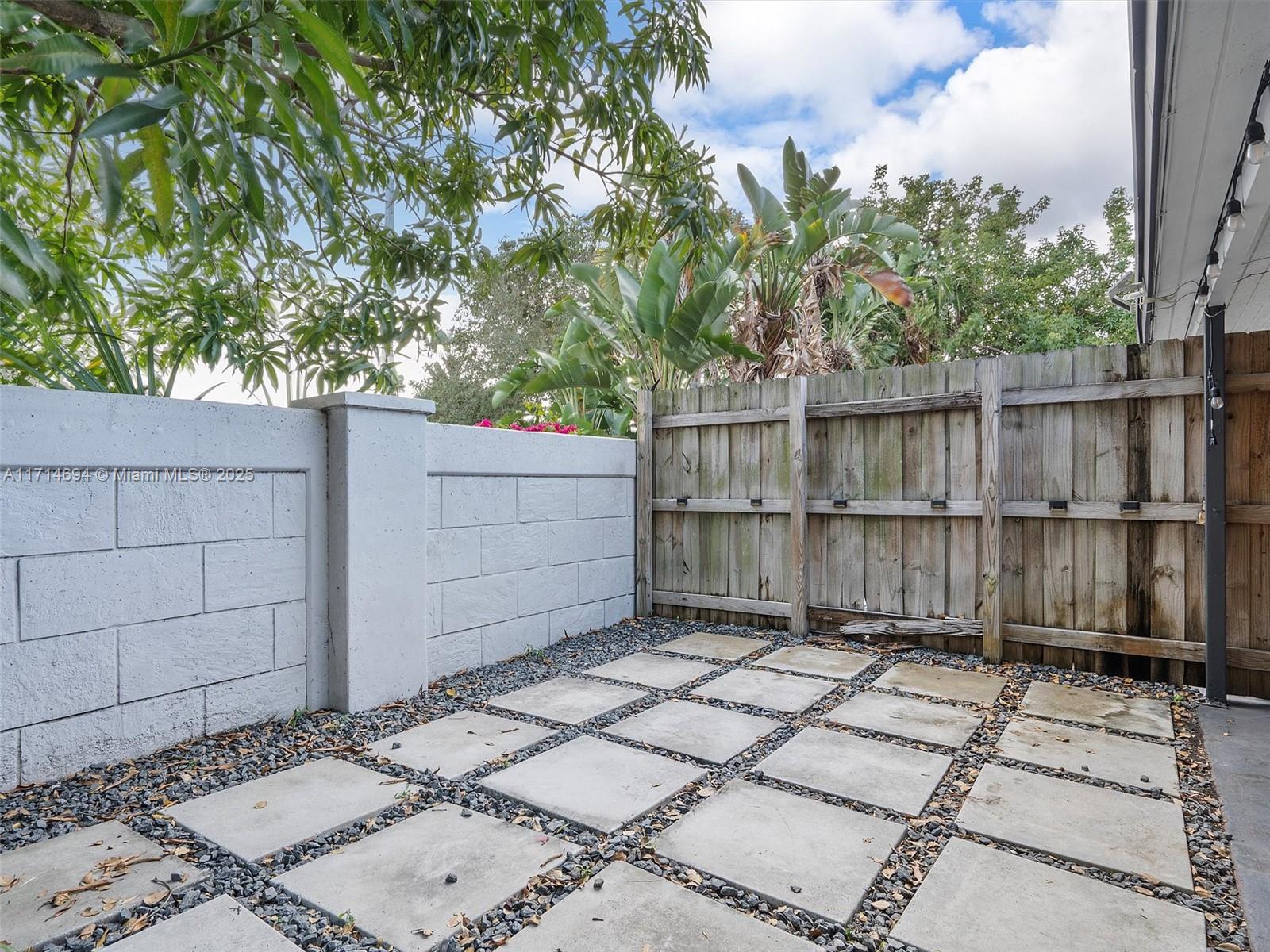 300 Southwest 23rd Street Fort Lauderdale, FL 33315 - Photo 42 of 43 a view of a backyard