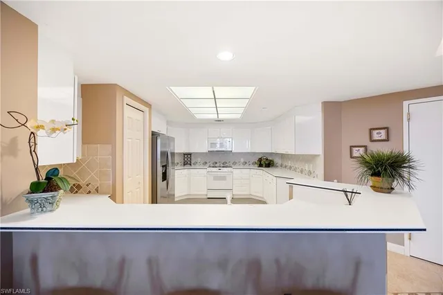 a kitchen with kitchen island granite countertop lots of counter top space and windows