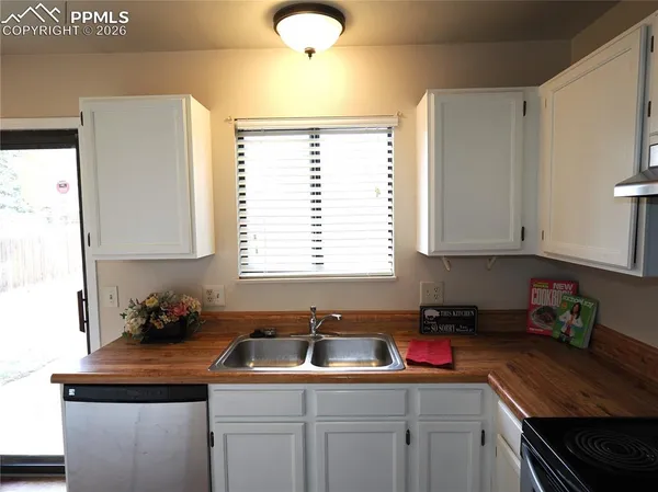 $369,900 | 7557 Stampede Drive, Colorado Springs, CO 80920