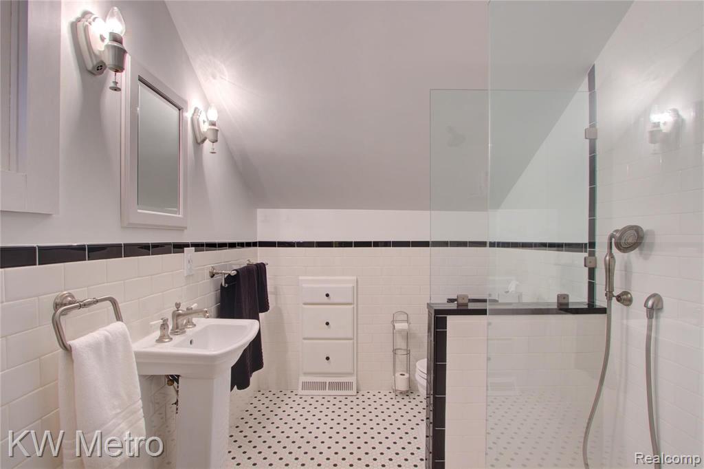37 Devonshire Road Pleasant Ridge, MI 48069 - Photo 26 of 34