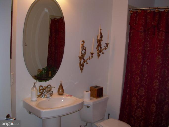 1830 Fountain Drive, Unit 403 Reston, VA 20190 - Photo 3 of 14 Bath #1