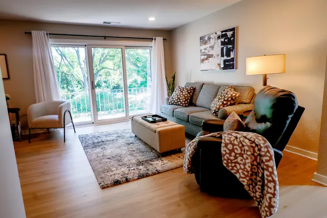 $1,895 | 3610 Lakeshore Drive, Unit C12, St. Joseph, MI 49085