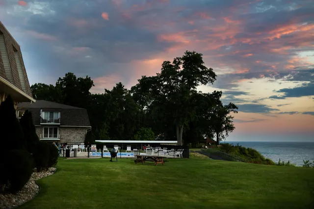 $1,895 | 3610 Lakeshore Drive, Unit C12, St. Joseph, MI 49085