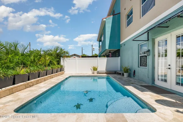 a house view with a outdoor space