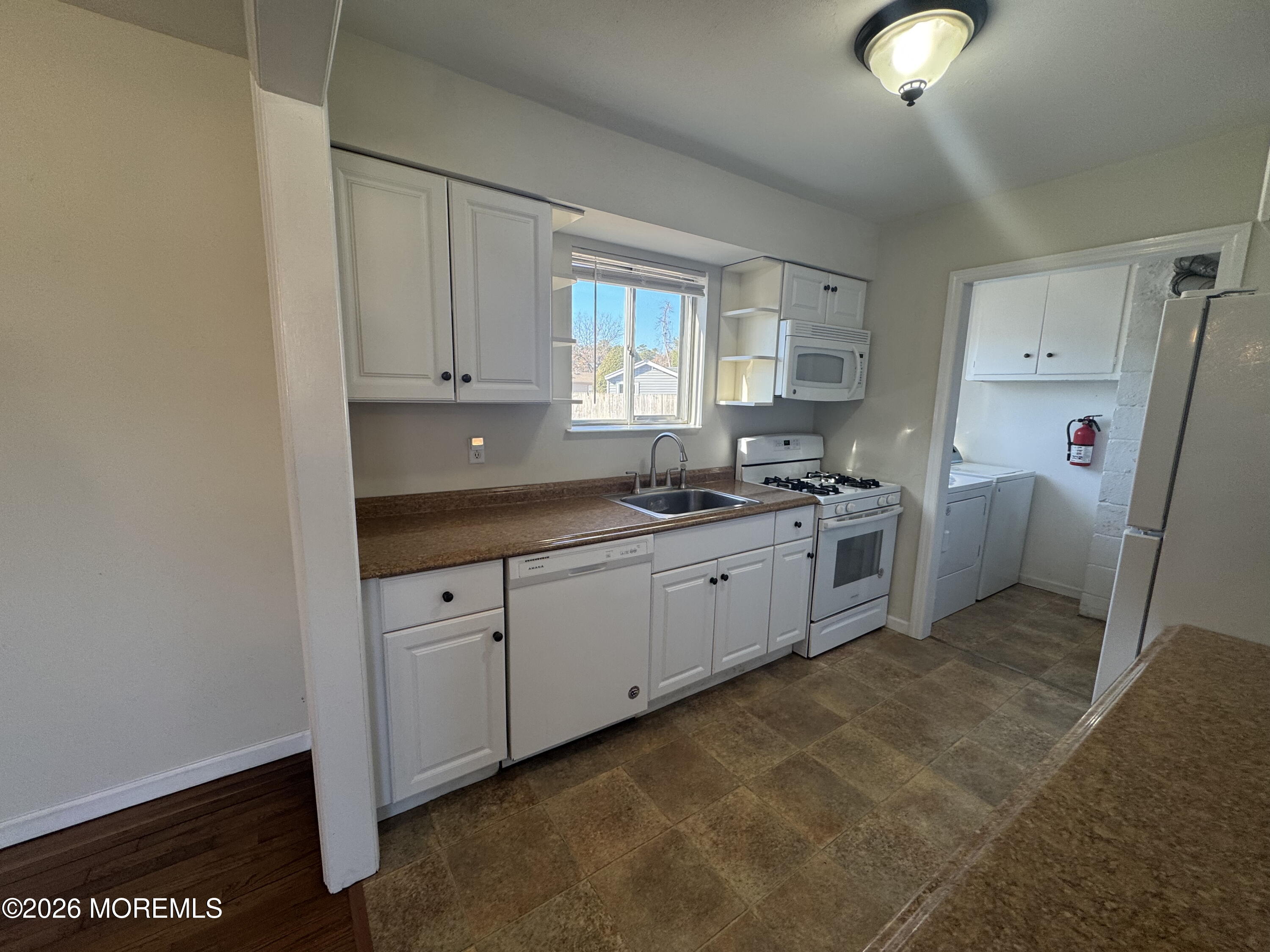 8 View Drive Brick, NJ 08723 - Photo 3 of 15 IMG_2043