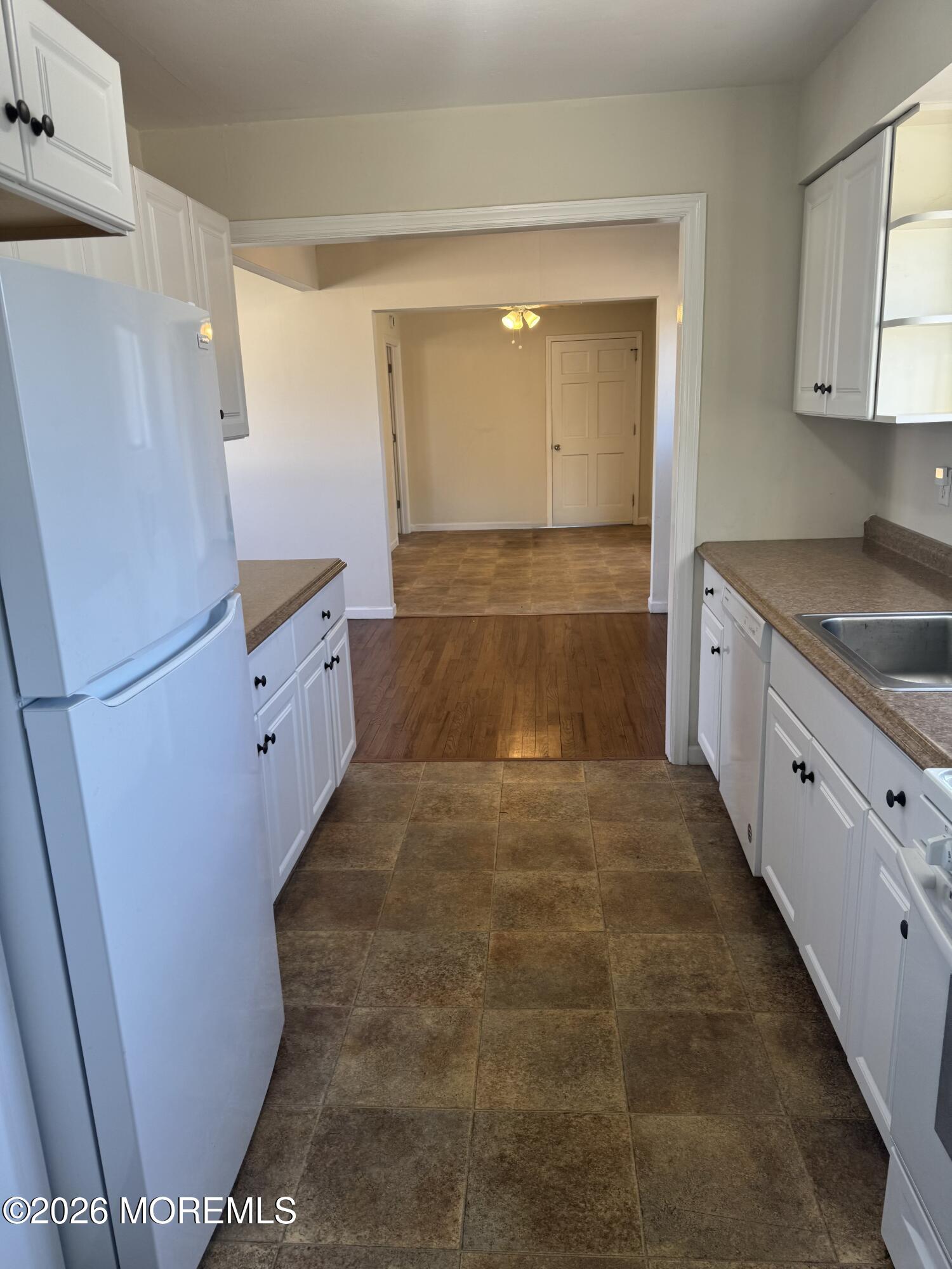 8 View Drive Brick, NJ 08723 - Photo 6 of 15 IMG_2056