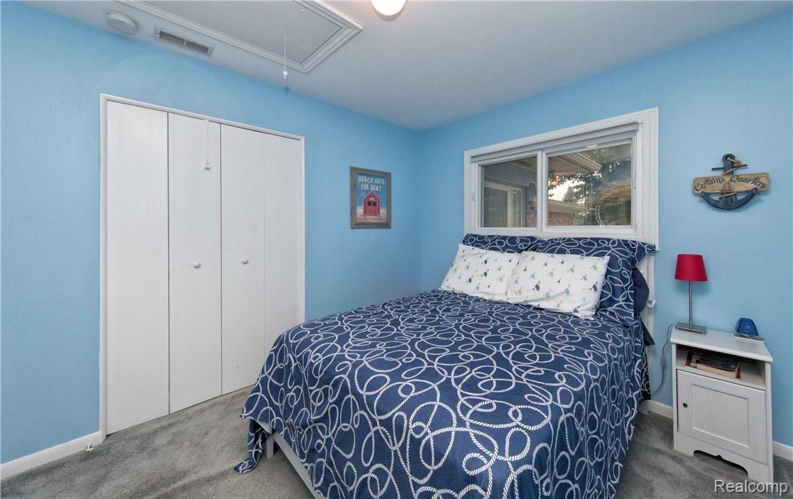 7272 Hatchery Road Waterford, MI 48327 - Photo 17 of 46 Spacious second bedroom.