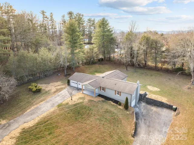 $449,000 | 23 Coronet Lane, Hendersonville, NC 28792