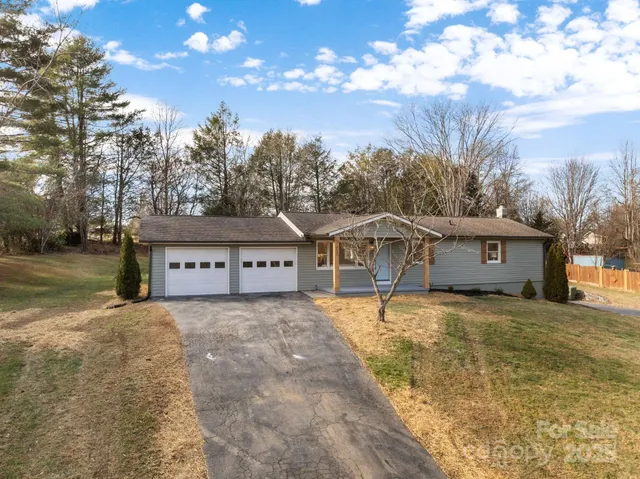 $449,000 | 23 Coronet Lane, Hendersonville, NC 28792