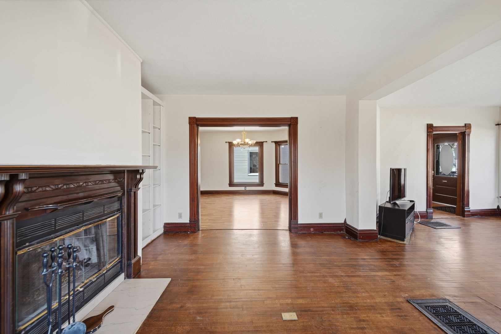 304 West Chamberlin Street Dixon, IL 61021 - Photo 13 of 28 a view of an empty room and window with wooden floor