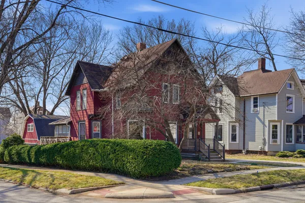 $169,900 | 304 West Chamberlin Street, Dixon, IL 61021