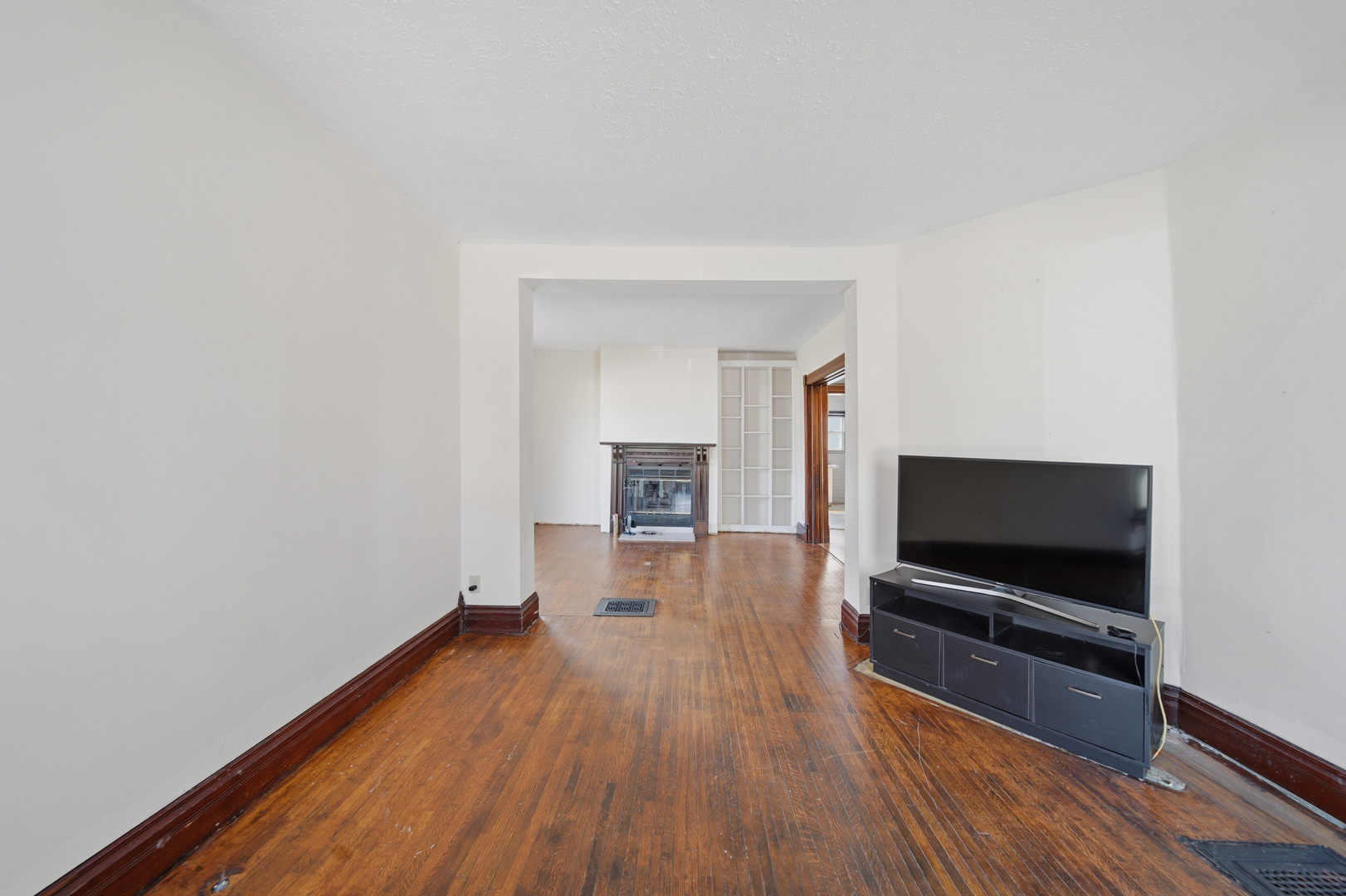 304 West Chamberlin Street Dixon, IL 61021 - Photo 9 of 28 a living room with furniture and a flat screen tv