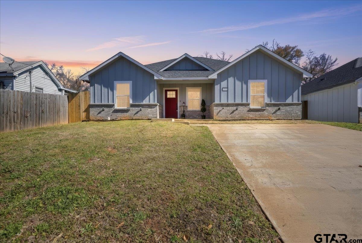 a view of a house with a yard and garage