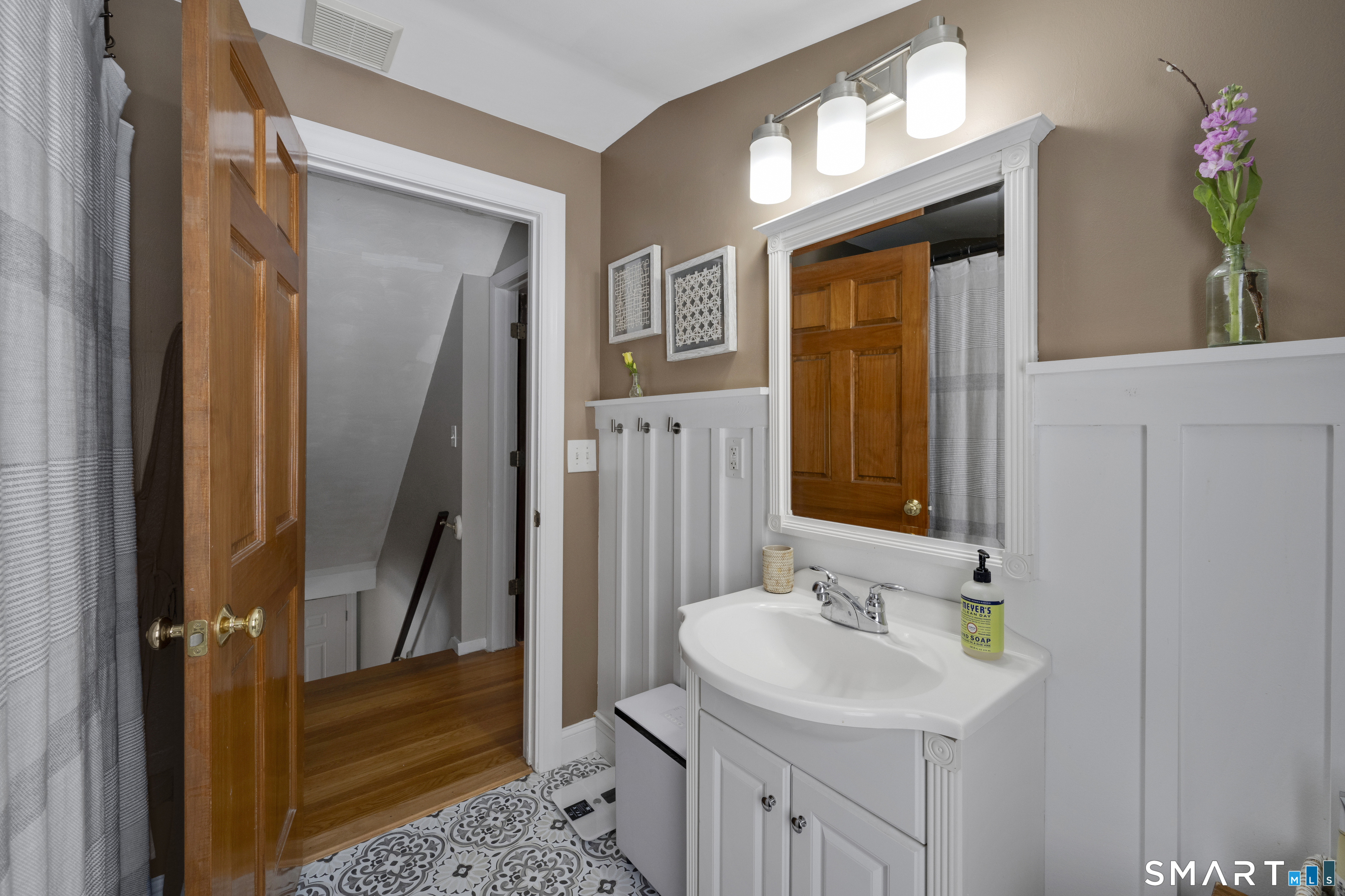 38 Vernon Road Enfield, CT 06082 - Photo 32 of 45