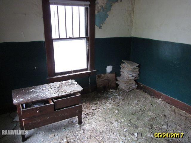 415 Bowen Street Savanna, IL 61074 - Photo 14 of 19 a living room with furniture