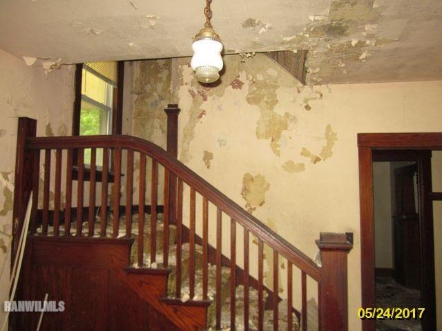 415 Bowen Street Savanna, IL 61074 - Photo 6 of 19 a view of entryway