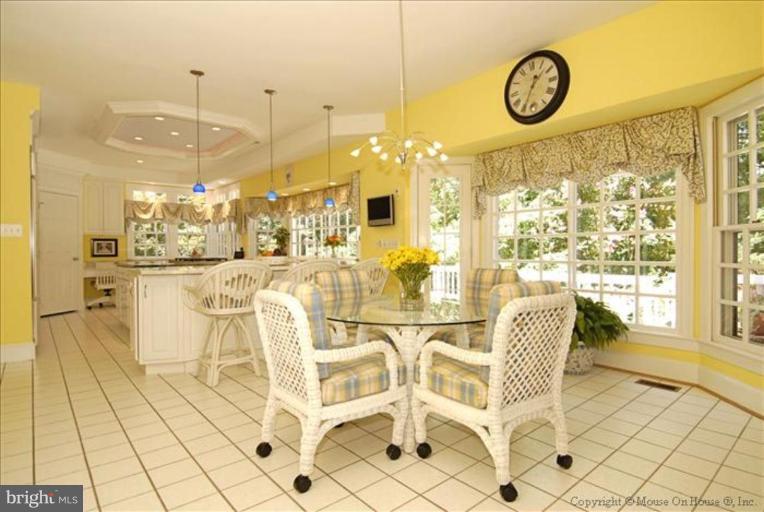 11251 Center Harbor Road Reston, VA 20194 - Photo 5 of 30 Breakfast Area
