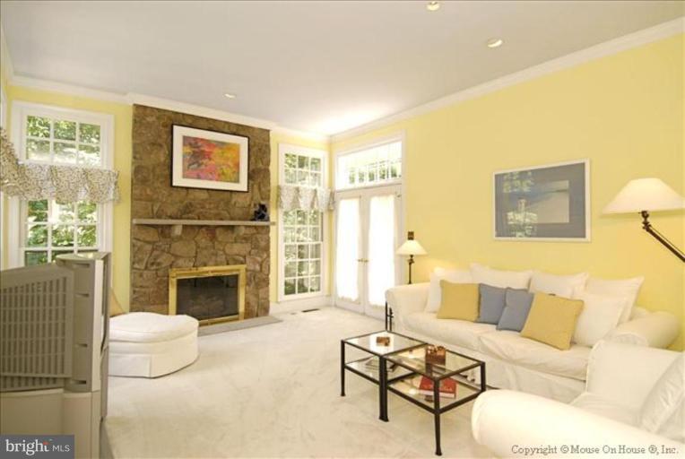 11251 Center Harbor Road Reston, VA 20194 - Photo 7 of 30 Family Room
