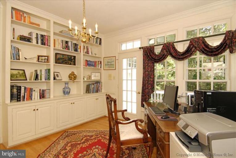 11251 Center Harbor Road Reston, VA 20194 - Photo 10 of 30 Library