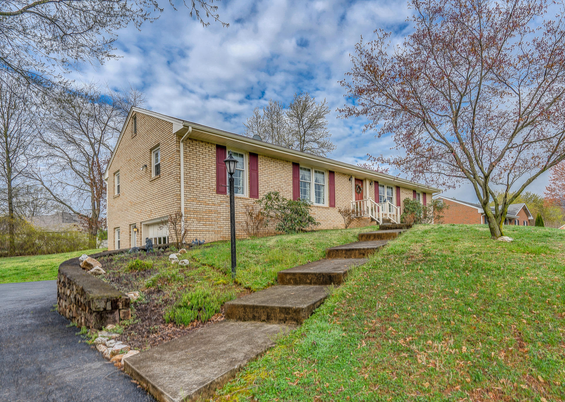 5212 Britaney Road Roanoke, VA 24012 - Photo 1 of 22 DSC02261_2_3_4_5