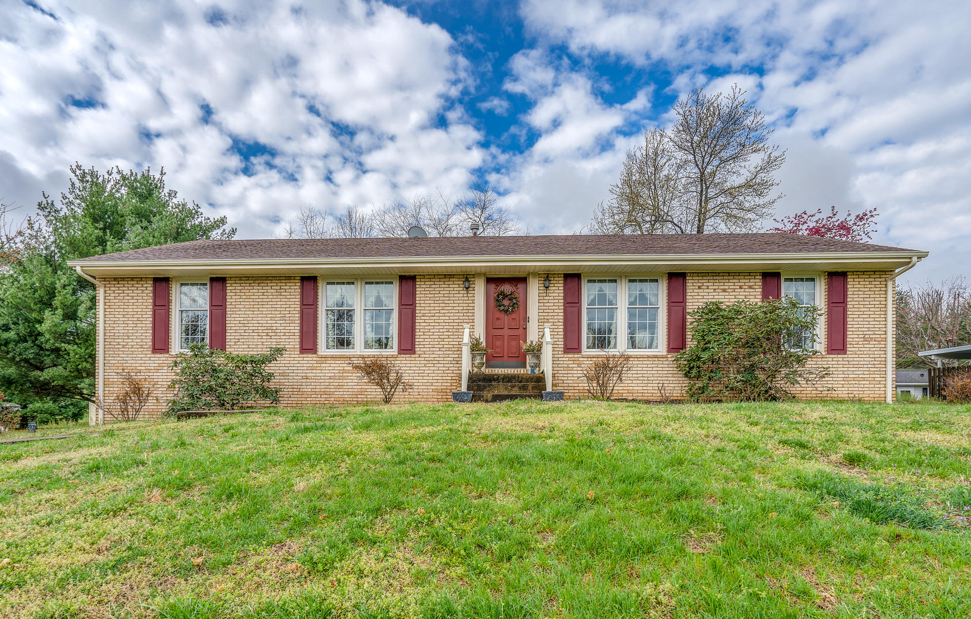 5212 Britaney Road Roanoke, VA 24012 - Photo 2 of 22 DSC02371_2_3_4_5
