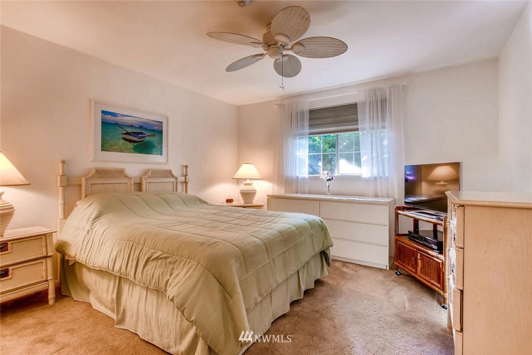 8653 Avondale Road Northeast, Unit C205 Redmond, WA 98052 - Photo 14 of 25