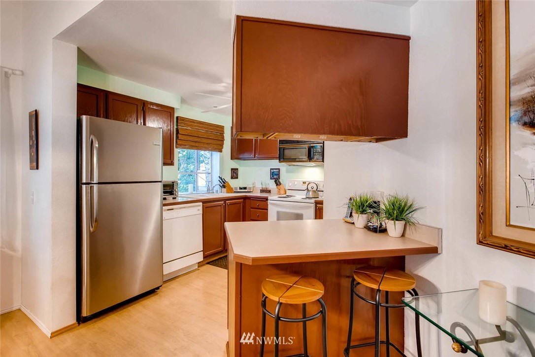8653 Avondale Road Northeast, Unit C205 Redmond, WA 98052 - Photo 8 of 25