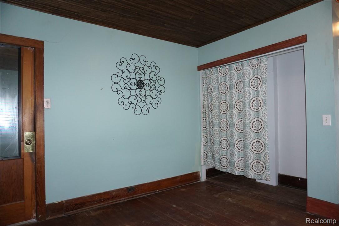 5026 State Road Fort Gratiot, MI 48059 - Photo 12 of 23 DSC00460.JPG