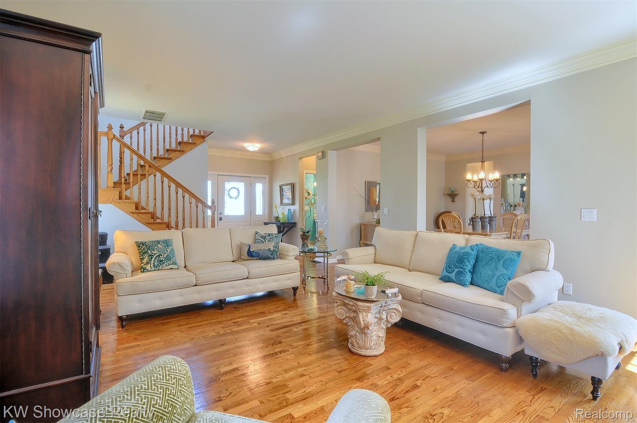 4073 Split Rail Lane Fenton, MI 48430 - Photo 15 of 37 16-Family Room 2nd View.jpg