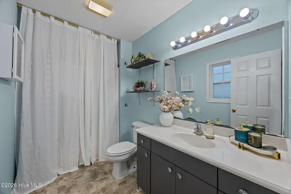 $235,000 | 207 Attmore Drive, New Bern, NC 28560