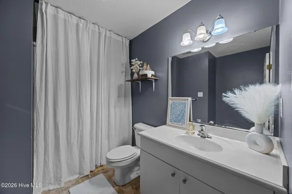 $235,000 | 207 Attmore Drive, New Bern, NC 28560