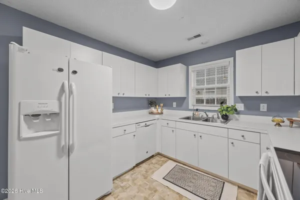 $235,000 | 207 Attmore Drive, New Bern, NC 28560