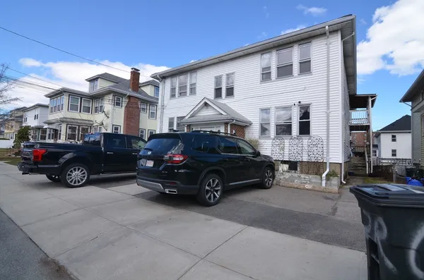 $2,300 | 116 Phillips Street, Unit 2R, Quincy, MA 02170