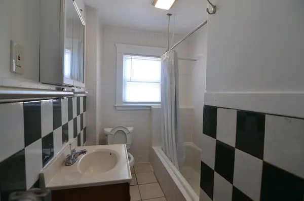 $2,300 | 116 Phillips Street, Unit 2R, Quincy, MA 02170