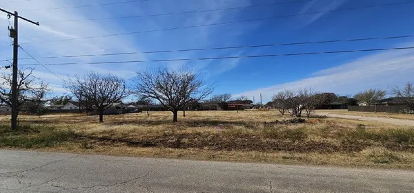 $8,000 | 1305 Ave P, Ralls, TX 79357