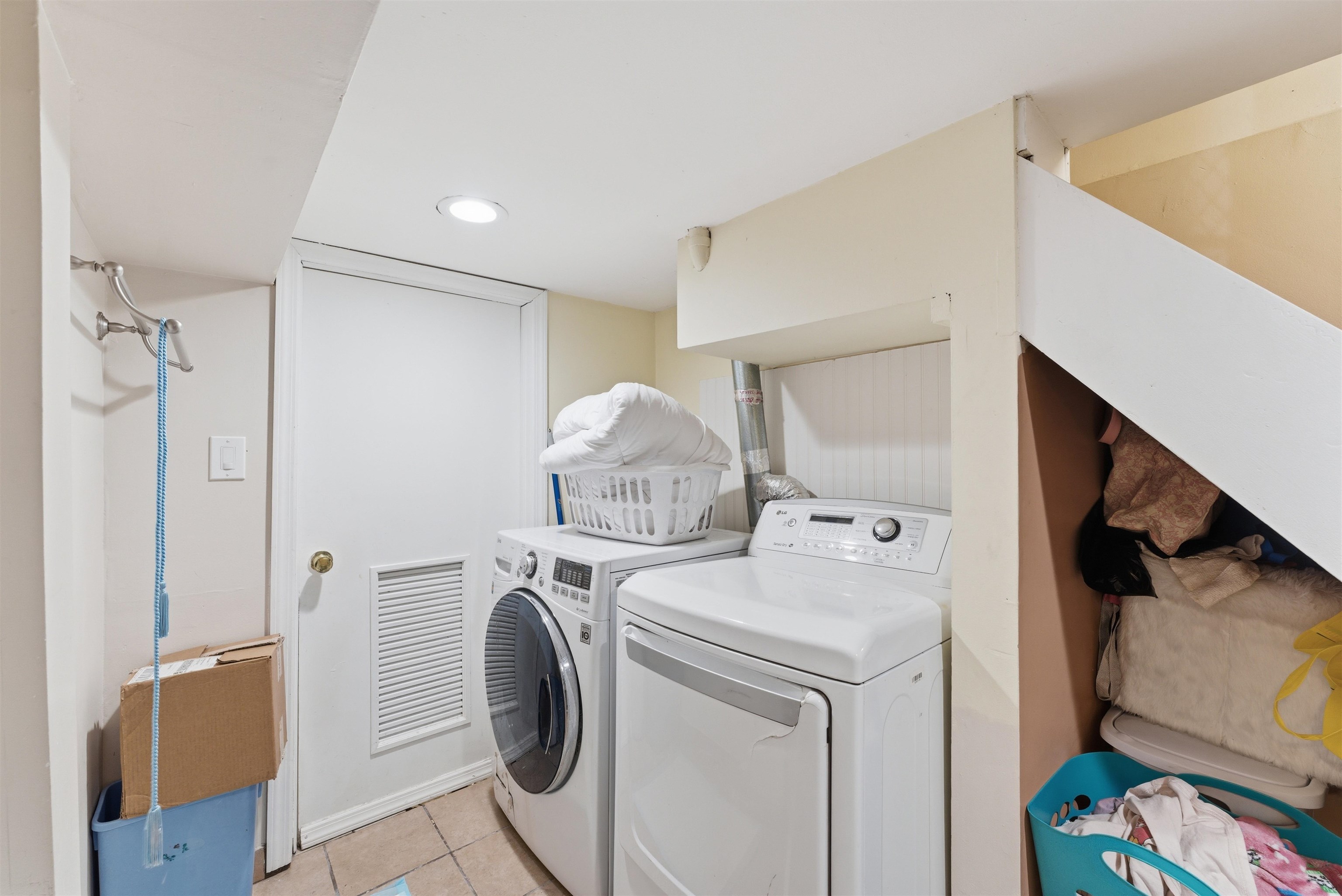 921 Paterson Plank Road North Bergen, NJ 07047 - Photo 46 of 50 a utility room with dryer and washer