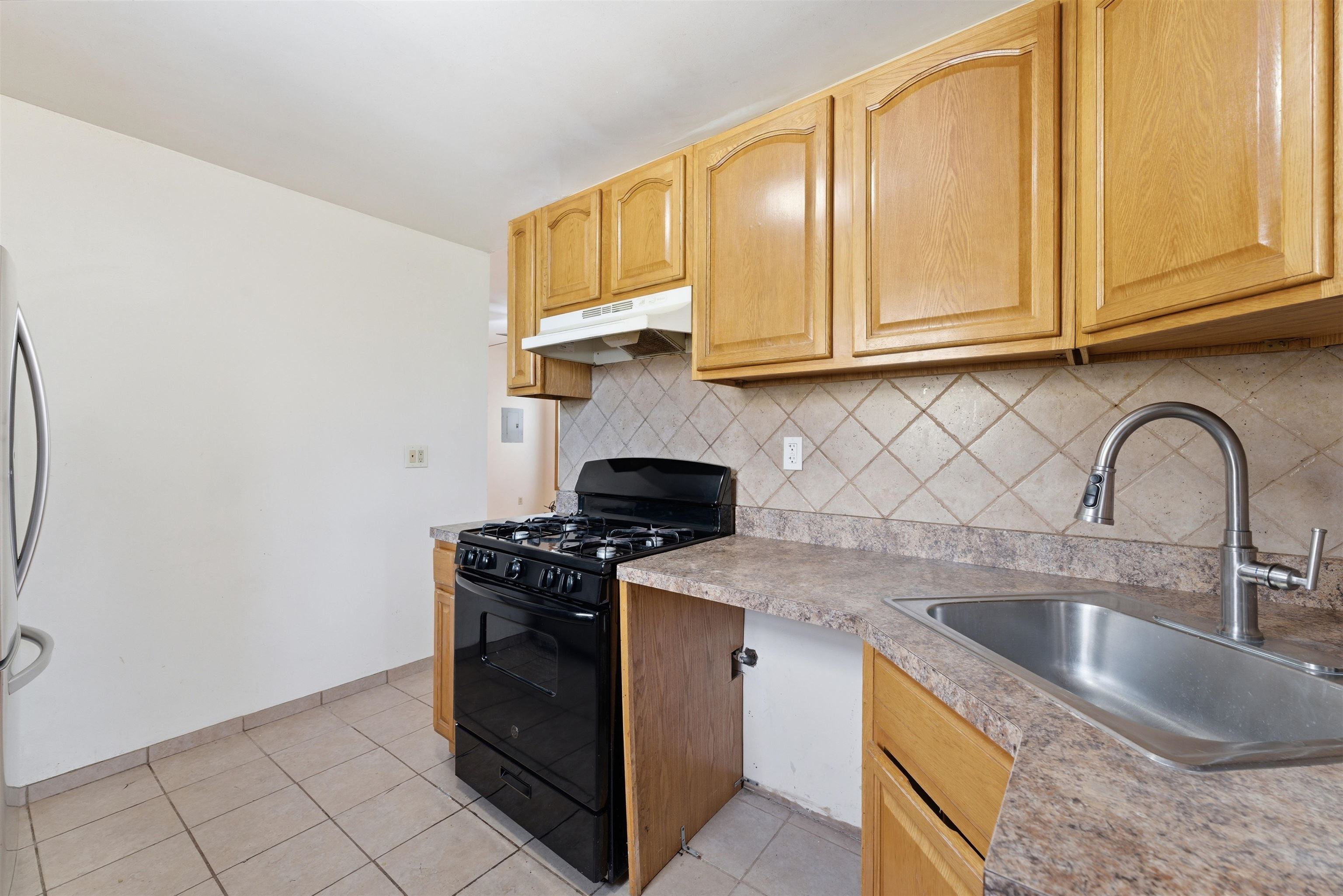 921 Paterson Plank Road North Bergen, NJ 07047 - Photo 7 of 50