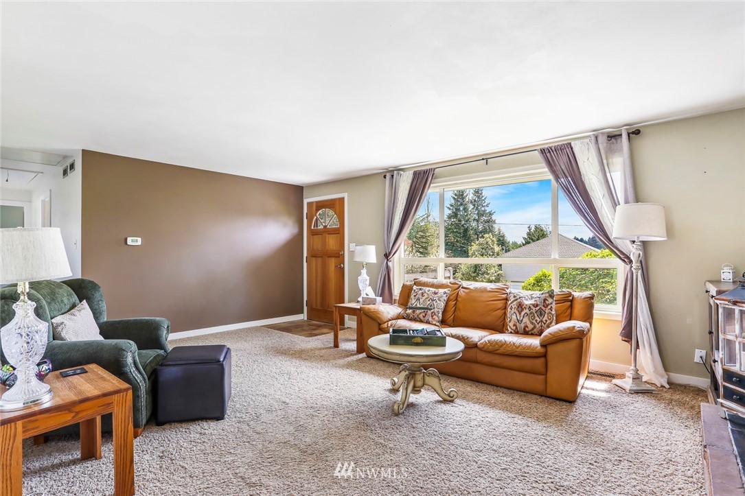 17518 Southeast 135th Street Renton, WA 98059 - Photo 5 of 27 Gallery Image 5