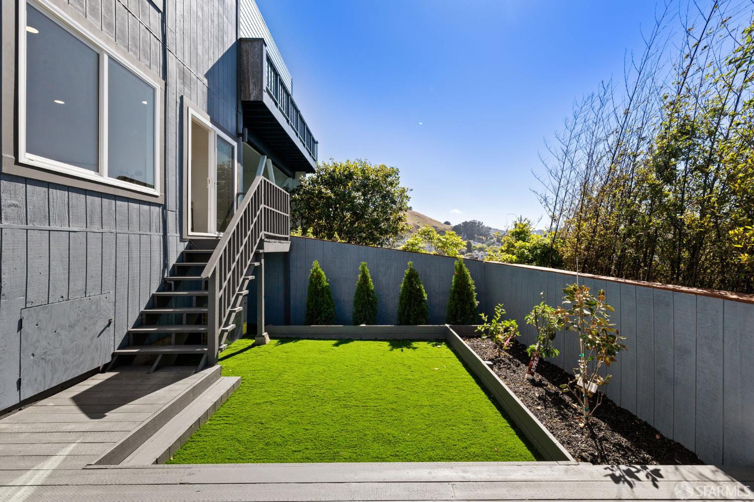 226 Rutledge Street San Francisco, CA 94110 - Photo 40 of 44 a view of a backyard with sitting area