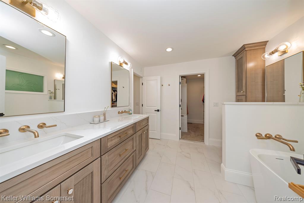 9732 Forest Ridge Drive Clarkston, MI 48348 - Photo 23 of 42 Gallery Image 23