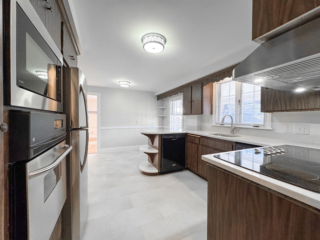 40 Walter Street, Unit 1 Lynn, MA 01902 - Photo 10 of 38