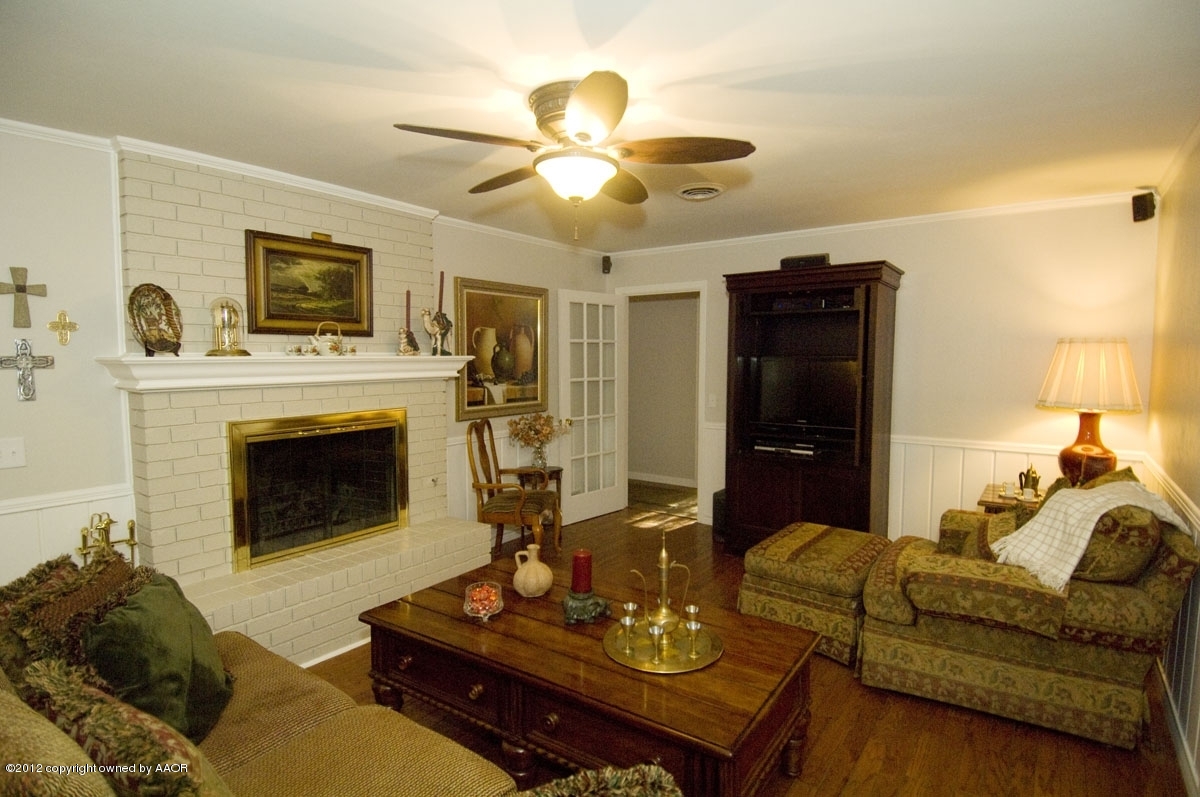 6010 Jameson Road Amarillo, TX 79106 - Photo 8 of 40 living room view 3